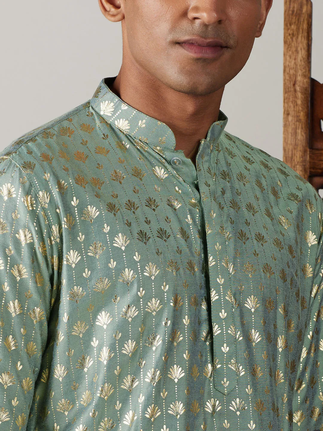 VASTRAMAY Men's Light Green Foil Printed Kurta With Cream Pyjama Set